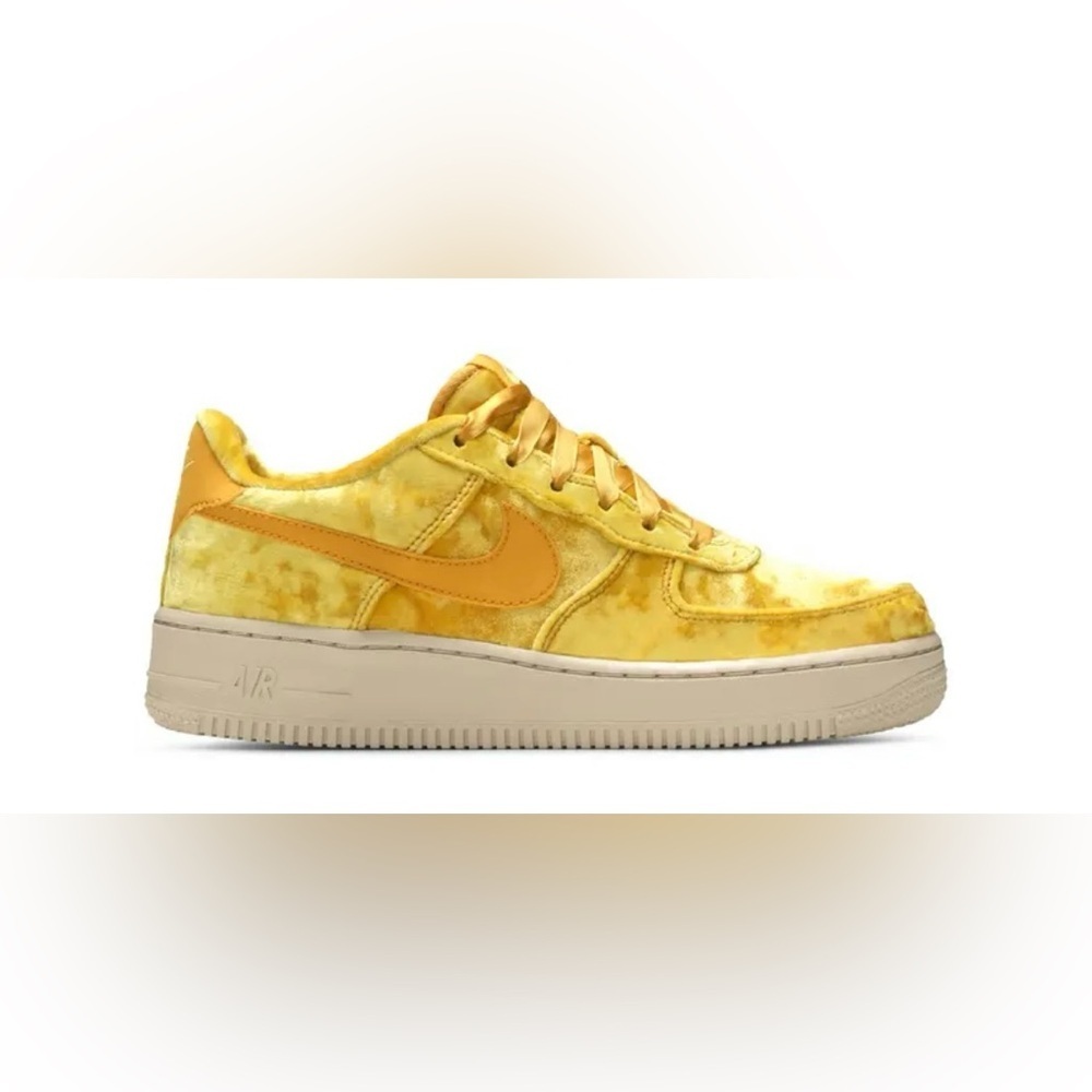 NIKE AIR FORCE 1 LV8 GS MINERAL GOLD 7Y W 8,5 YELLOW VELVET